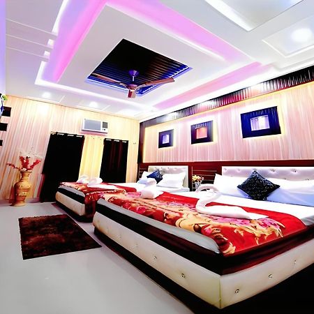 Taj Square A Luxurious Family Homestay Агра Экстерьер фото