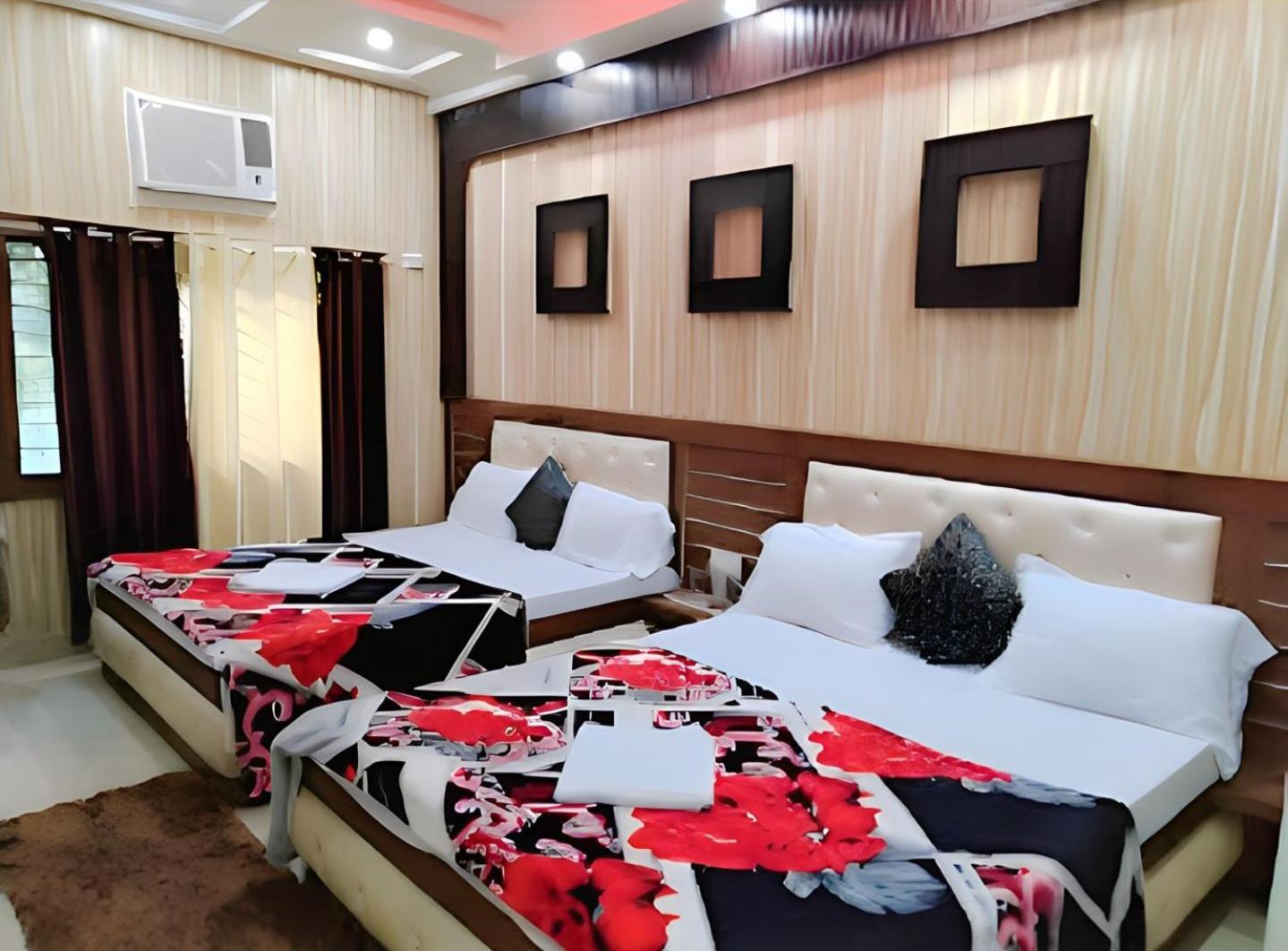 Taj Square A Luxurious Family Homestay Агра Экстерьер фото