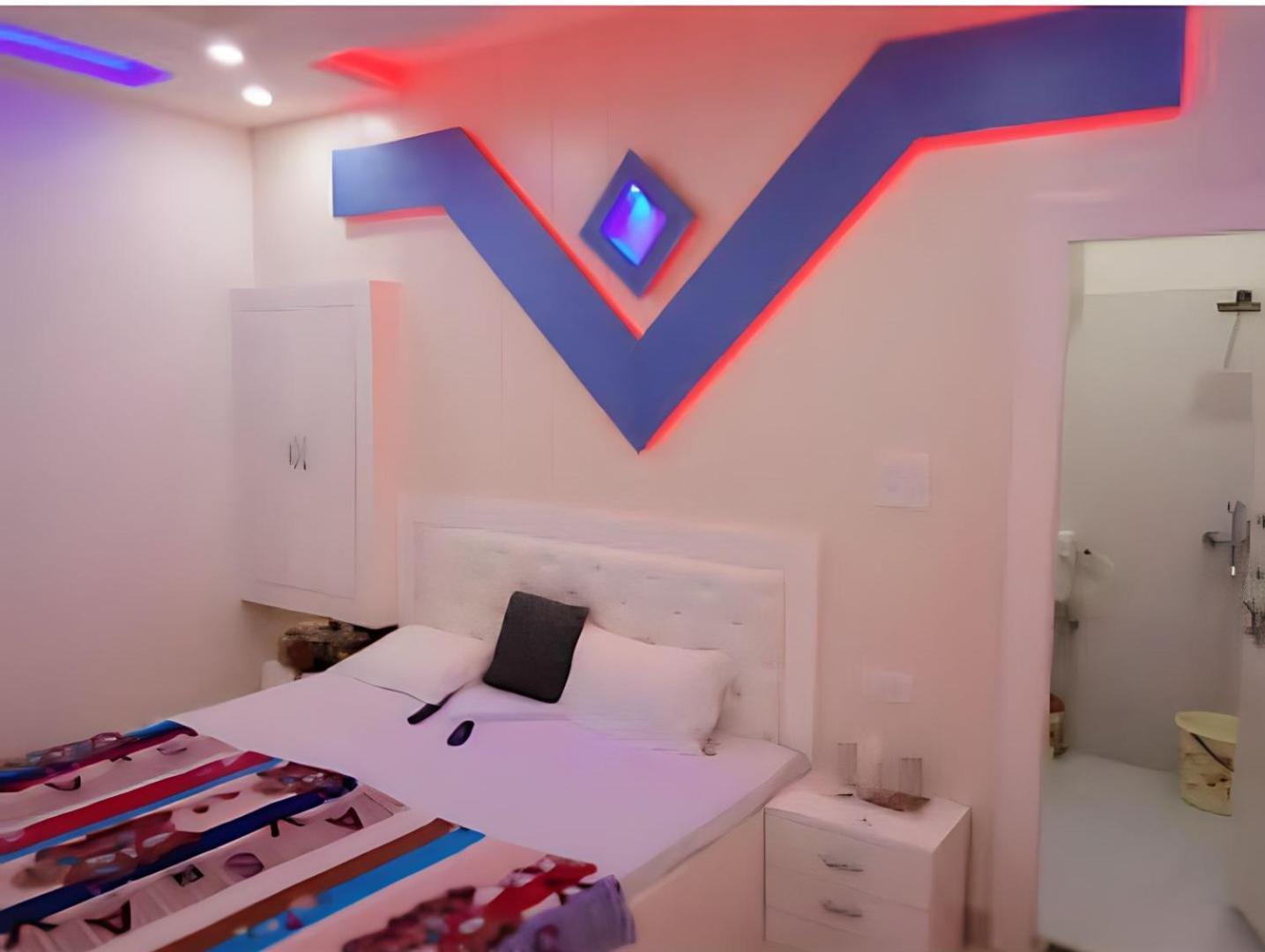 Taj Square A Luxurious Family Homestay Агра Экстерьер фото