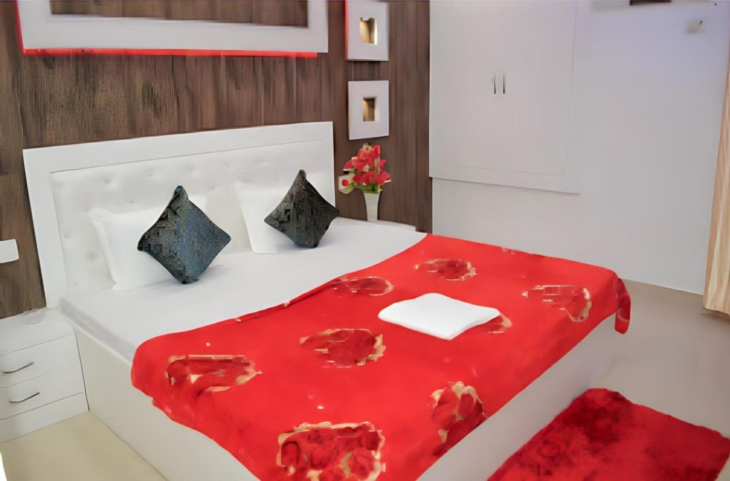 Taj Square A Luxurious Family Homestay Агра Экстерьер фото
