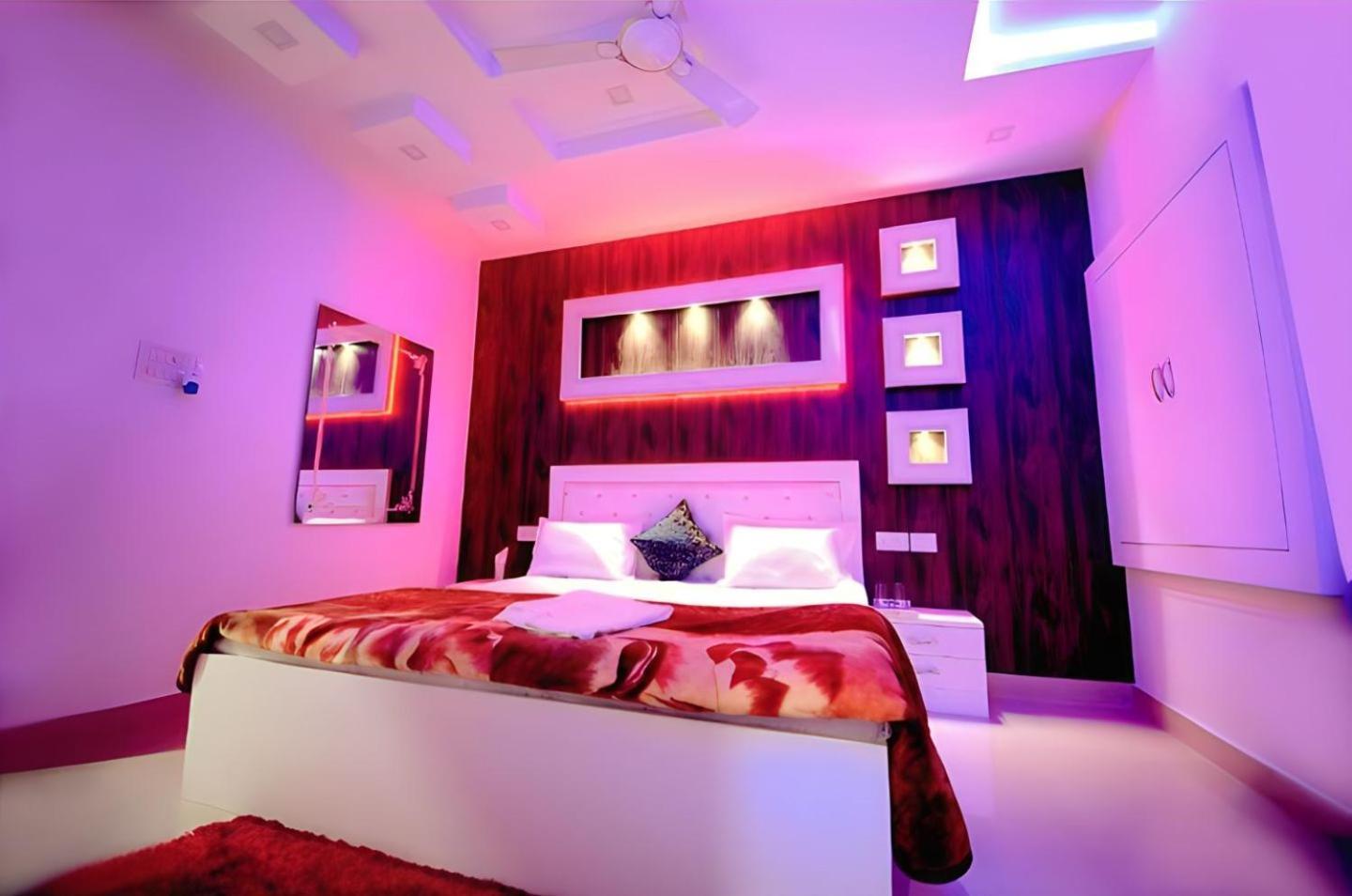 Taj Square A Luxurious Family Homestay Агра Экстерьер фото