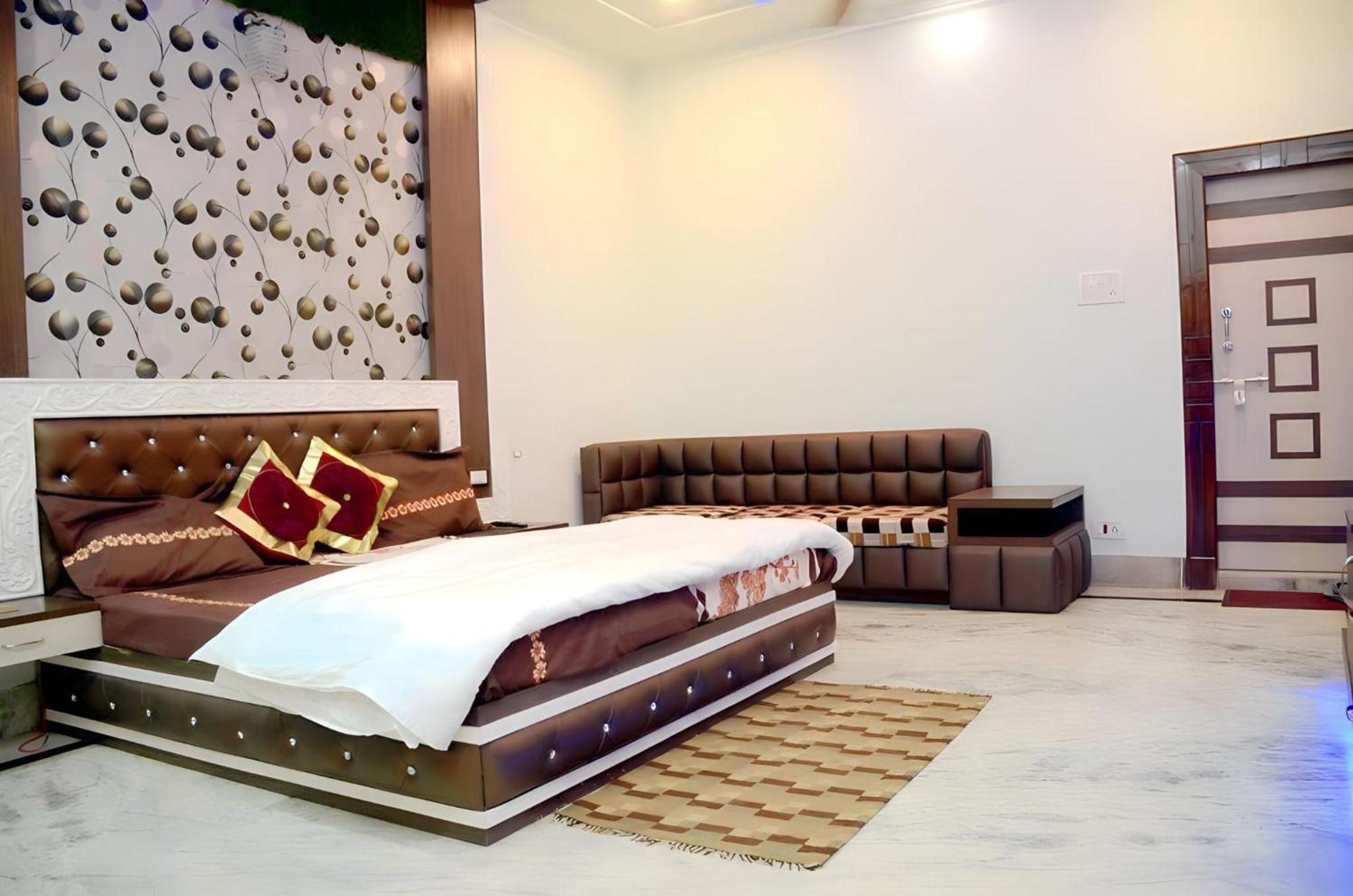 Taj Square A Luxurious Family Homestay Агра Экстерьер фото