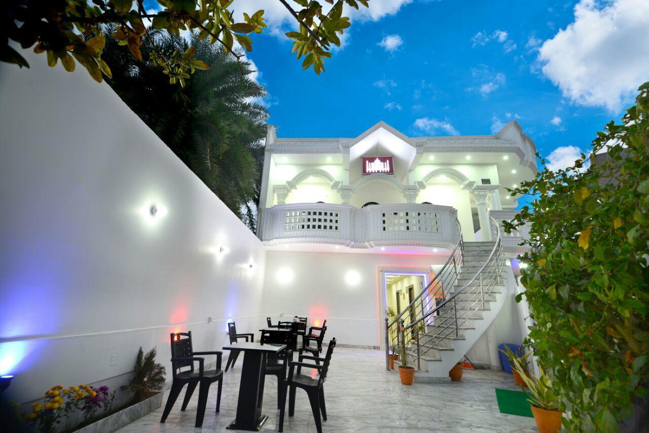 Taj Square A Luxurious Family Homestay Агра Экстерьер фото
