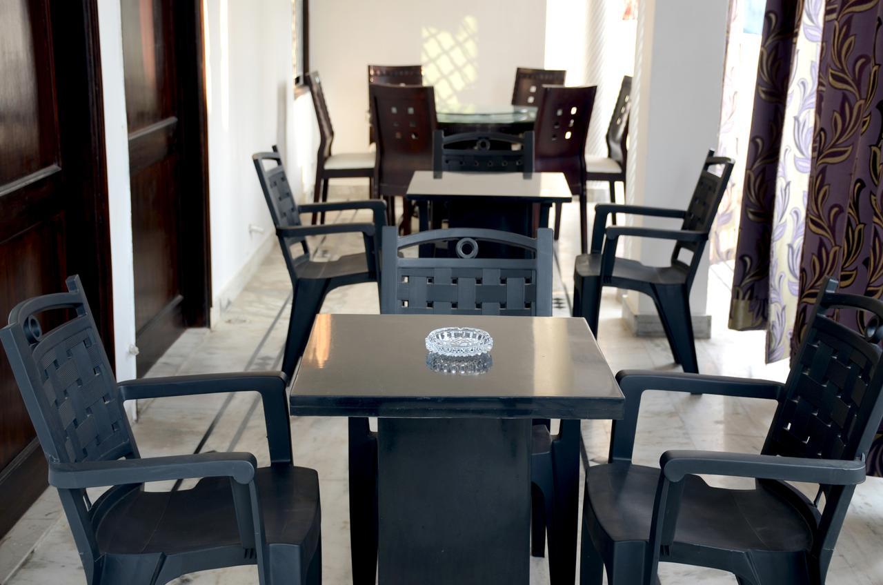 Taj Square A Luxurious Family Homestay Агра Экстерьер фото