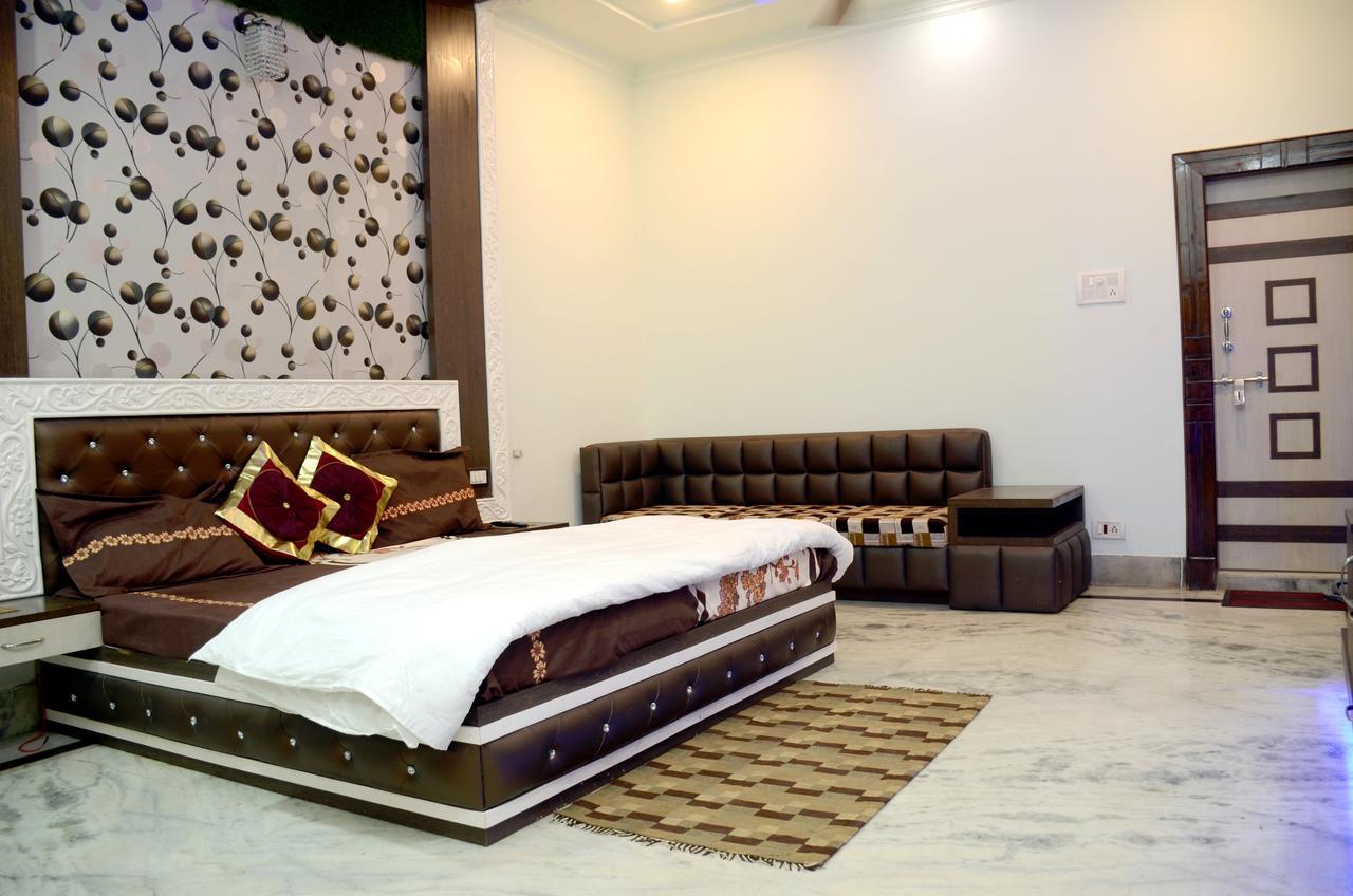 Taj Square A Luxurious Family Homestay Агра Экстерьер фото