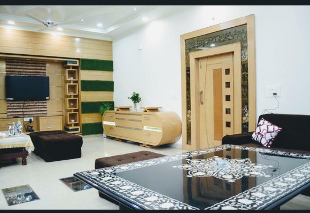 Taj Square A Luxurious Family Homestay Агра Экстерьер фото